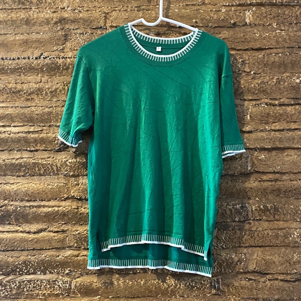 NWOT Green Women's Crew Neck Short Sleeve Sweater